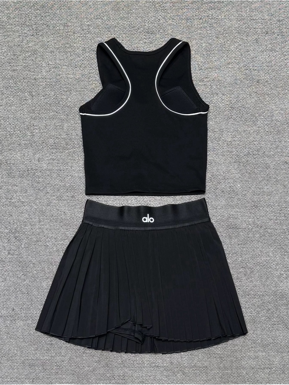 ALO Yoga Black Tank Top with White Trim - Picture 6 of 6